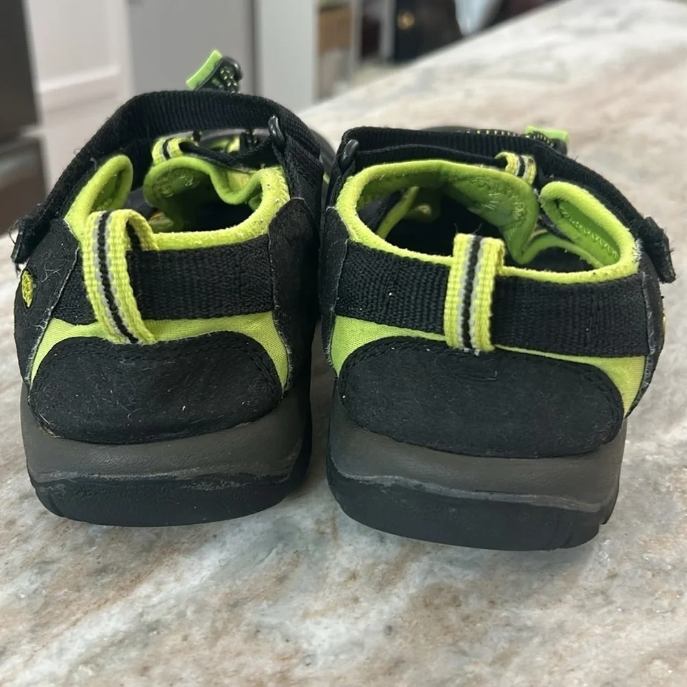 Keen black green